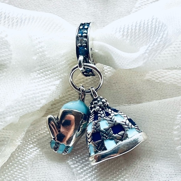 🧣 NWOT Beanie Hat & Mitten Charm ❄️ - Picture 6 of 11